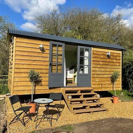 Hettie Luxury Shepherds Hut Semley 外观 照片