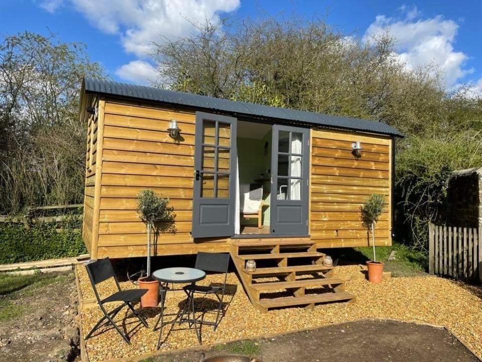 Hettie Luxury Shepherds Hut Semley 外观 照片