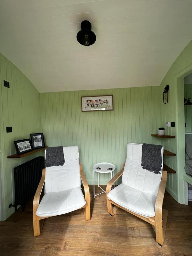 Hettie Luxury Shepherds Hut Semley 外观 照片